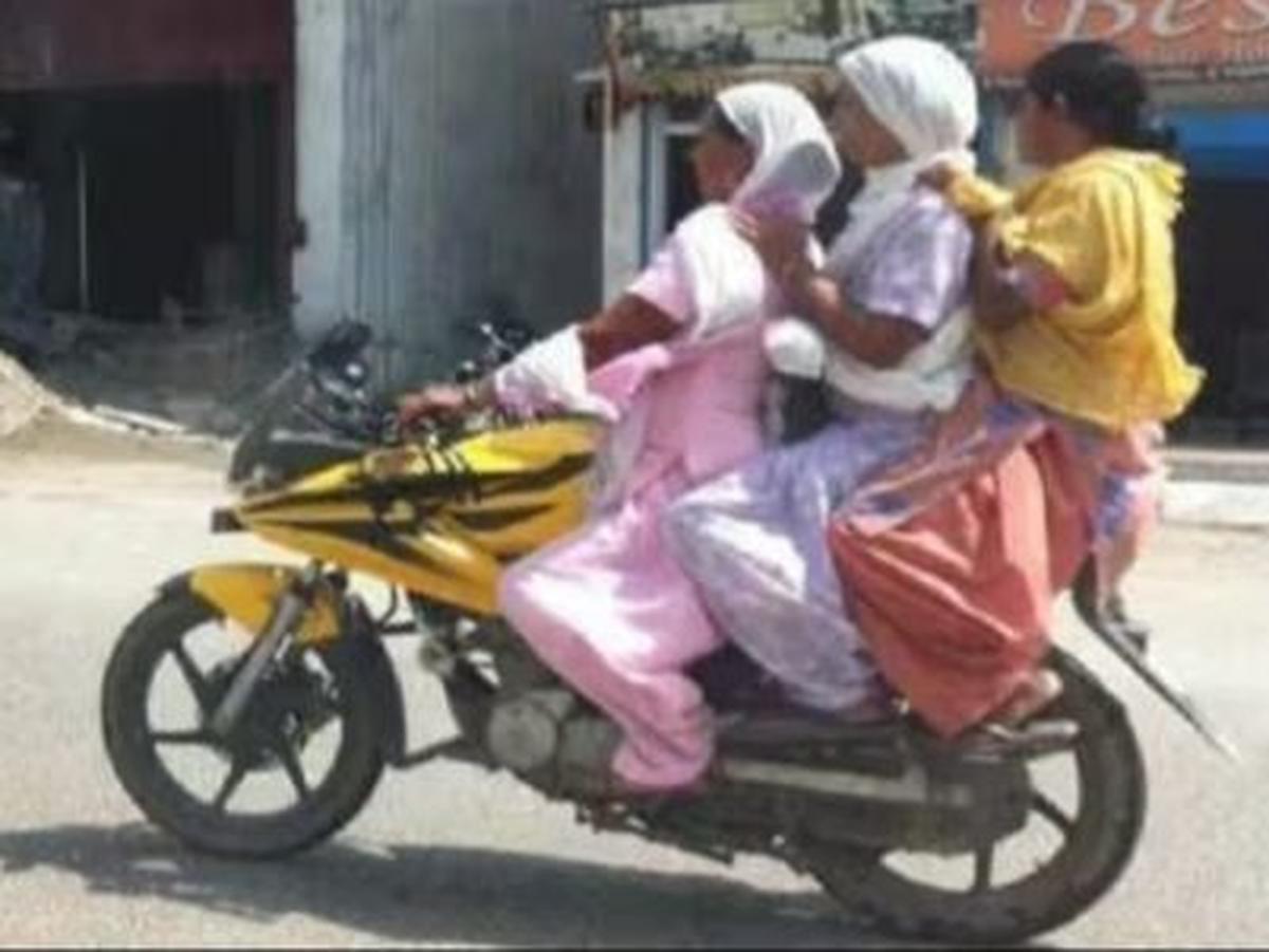 Moge dapat mengangkut tiga penumpang