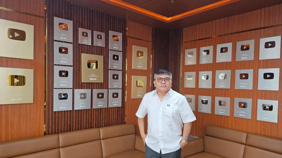 Mengenal Muchtar Simanjuntak, Seniman di Balik Kesuksesan Romaria Simbolon Hingga Nayyara Feeza