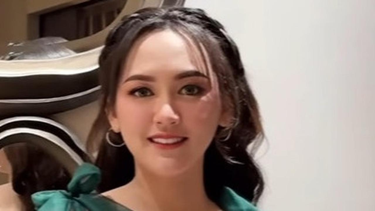 Baby Bump Makin Terlihat, Potret Happy Asmara yang Tetap Aktif Manggil Meski Hamil - Aura Bumil Cantik Terpancar