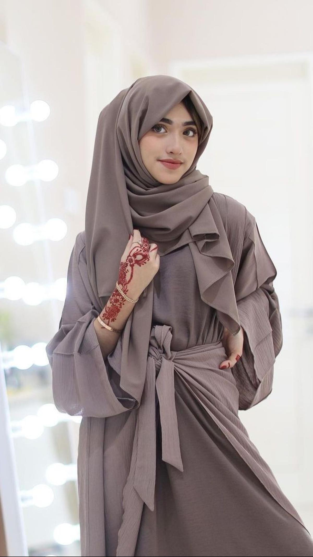 <b>Gamis Layer Dipadukan dengan Belt</b>