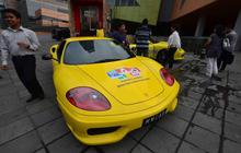 Taksi Ferrari untuk promosi Bank Mandiri