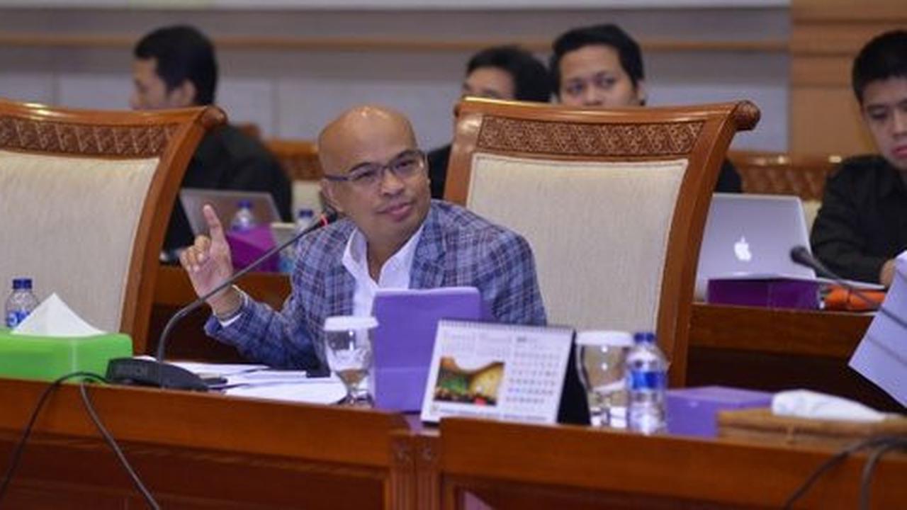 Desmond tantang KPK: Siapa lebih berkuasa dari Surya Paloh?