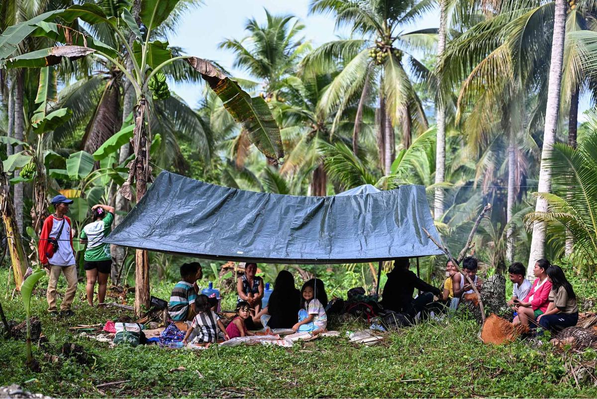FOTO: Dua Gempa Dahsyat Guncang Filipina Selatan, Delapan Tewas