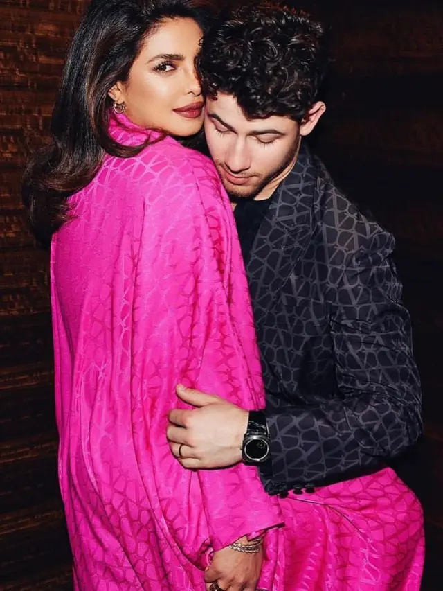 Adu Kompak Pasangan Nick Jonas-Priyanka Chopra dan Romeo Beckham-Nicole Peltz di Paris Fashion Week