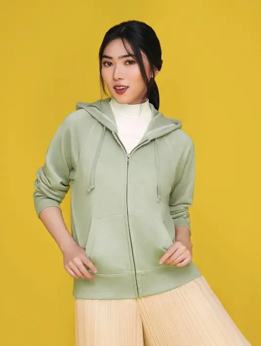 Isyana (Instagram/isyanasarasvati)