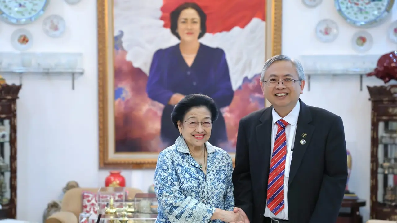 Presiden Ke-5 Republik Indonesia yang juga Ketua Dewan Pengarah BRIN Megawati Soekarnoputri dan Rektor Universiti Tunku Abdul Rahman (UTAR) Malaysia, Professor Dato' Dr. Ewe Hong Tat (Istimewa)