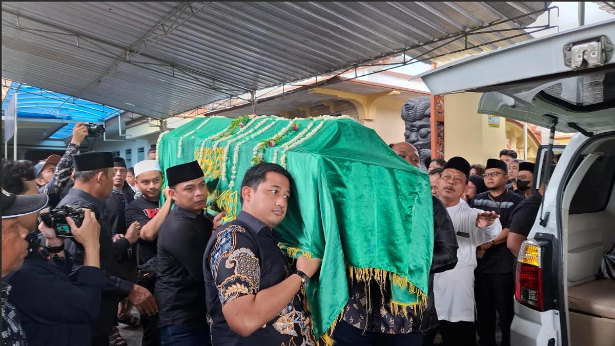 Siksorogo Lawu Ultra 2025, Isak Tangis Keluarga dan Rekan Lepas Jenazah Pelari yang Meninggal Dunia