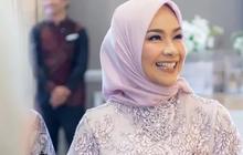 6 Potret Cantik Awet Muda Alya Rohali di Momen Tunangan Anak Sulungnya, Terlihat Anggun dengan Kebaya Ungu Berhijab Minimalis