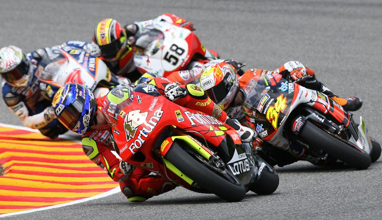 Jorge Lorenzo saat berlomba di kelas 250cc GP Italia di Sirkuit Mugello, Italia, (4/6/2006). Lorenzo berlomba melawan Alex De Angelis dan Andrea Dovizioso. (AFP Photo/Mario Laporta)