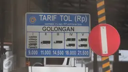 Papan tarif tol, Jakarta, Minggu (1/11/2015). Sebanyak 15 ruas tol mengalami kenaikan tarif per 1 November. (Liputan6.com/Angga Yuniar)
