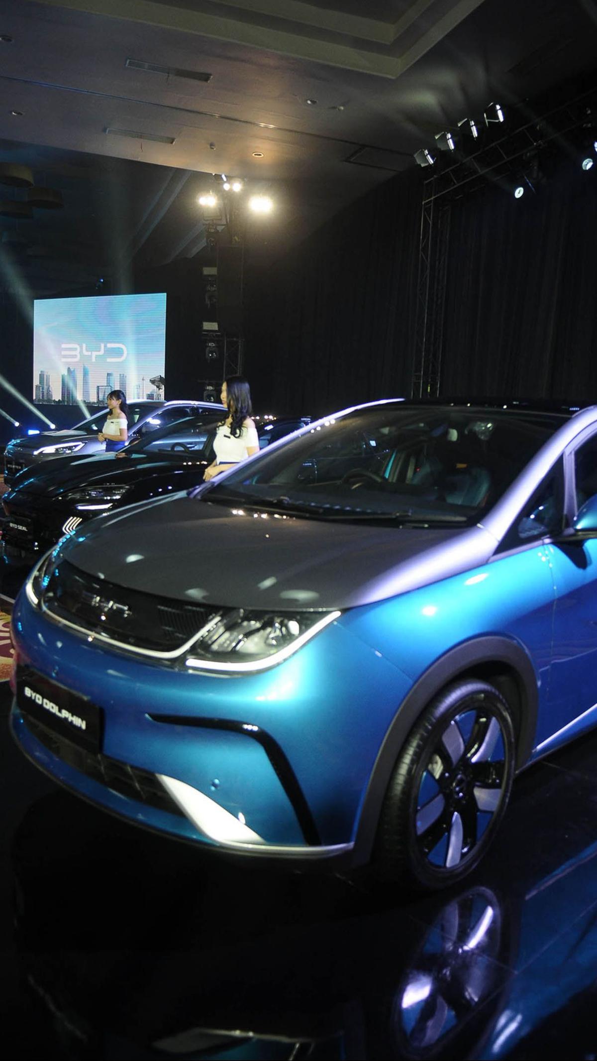 Sementara, BYD Dolphin merupakan mobil listrik compact hatchback.&nbsp;