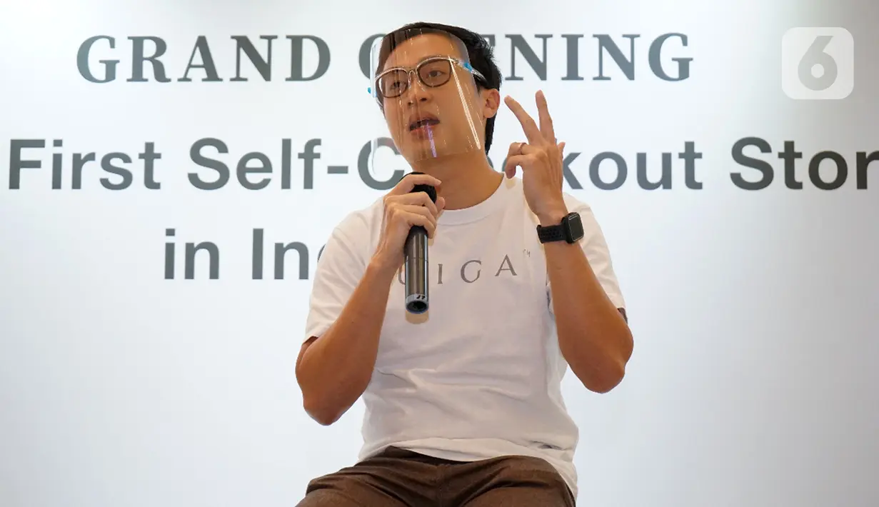 Managing Director IUIGA Indonesia William Firman saat menjadi pembicara dalam IUIGA Talk di Mall of Indonesia, Jakarta. Acara yang mengusung tema parenting dan self-care mengedukasi konsumen untuk dapat beradaptasi dan berpikir secara cermat selama pandemi Covid-19. (Liputan6.com/Pool)
