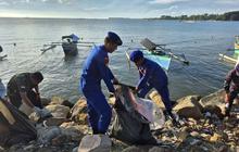 Polairud Gorontalo Pimpin Operasi Bersih Pantai, Wujudkan Pesisir Bebas Sampah