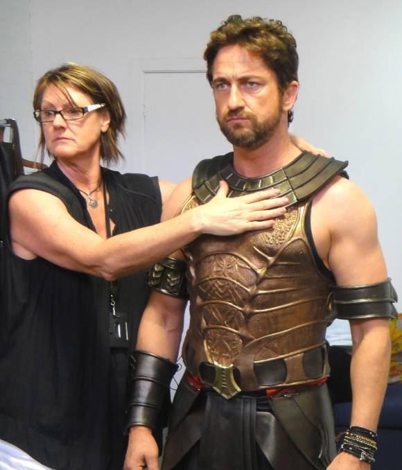 Dewa Dewi Bersinar Dalam Gods Of Egypt Berkat Karya Perempuan Ini Fashion Fimela Com