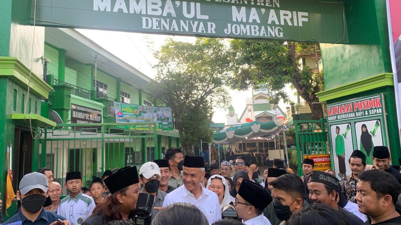 Namun Ganjar dan AMIN tidak sempat bertemu, lantaran Ganjar hadir bukan untuk di acara Haul.&nbsp;<br>