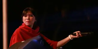 Isyana Sarasvati penyanyi cantik pendatang baru yang namanya melejit melalui singlenya yang berjudul ‘Tetap dalam Jiwa’. (Galih W. Satria/Bintang.com)