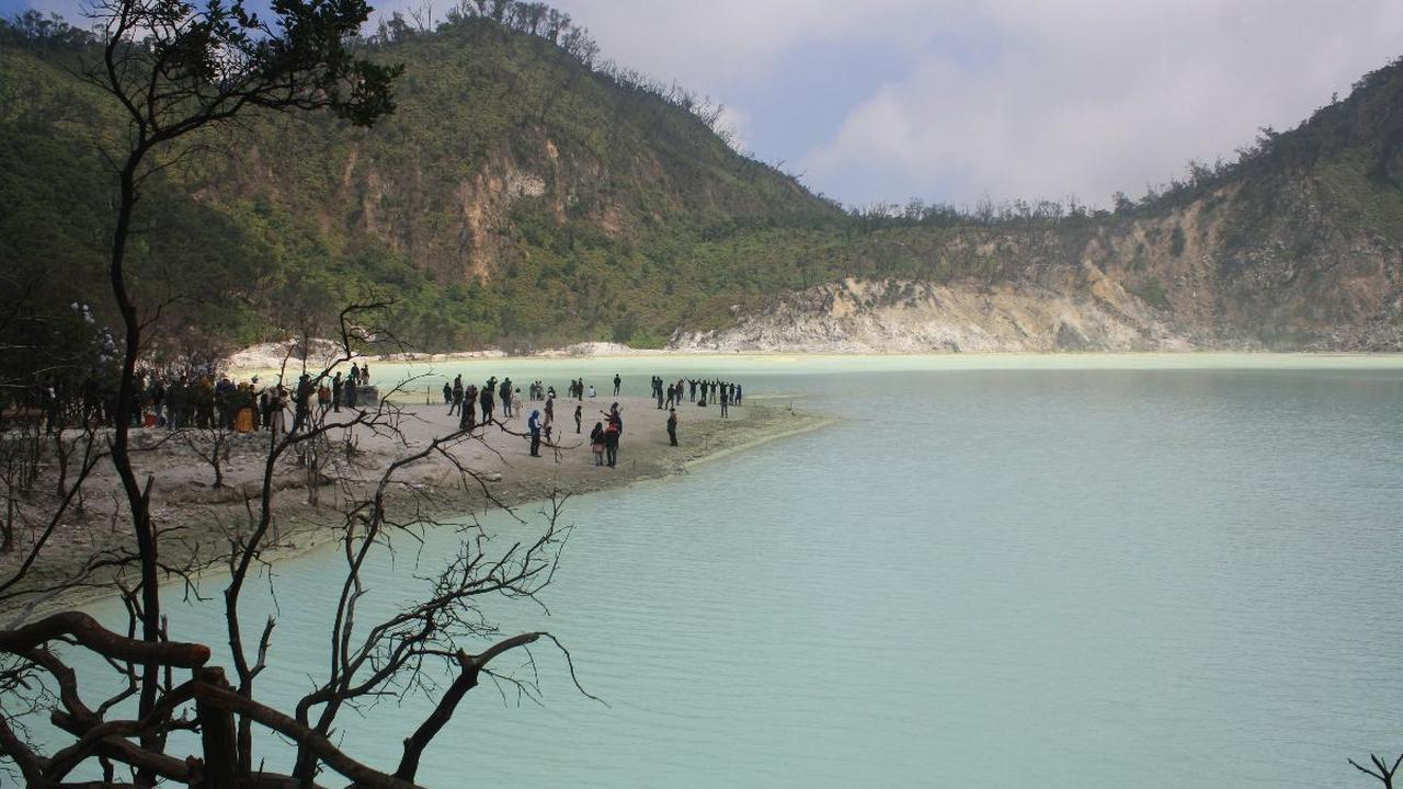 4. Kawah Putih Ciwidey, Keajaiban Alam yang Unik