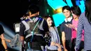 Sejumlah artis tampak melakukan gladi resik jelang acara  SCTV Music Awards 2015, Jakarta, Rabu (6/5/2015). Sejumlah musisi dan aktris tanah air dipastikan akan memeriahkan acara tersebut.  ( Liputan6.com/Faisal R Syam)