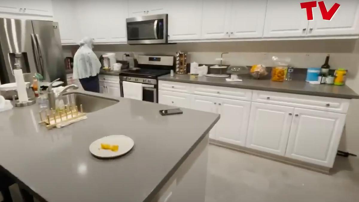 6 Potret Dapur Rumah Uya Kuya di Amerika, Modern dengan Sentuhan Minimalis