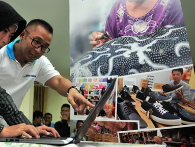 Business Development Indonetwork, Wisnu Purnama Aji saat memberikan pelatihan kepada peserta pemberdayaan masyarakat di Jakarta, Selasa (19/1). Sebagai bentuk kepedulian, Indonetwork gelar pelatihan pemberdayaan masyarakat. (Liputan6.com/Yoppy Renato)