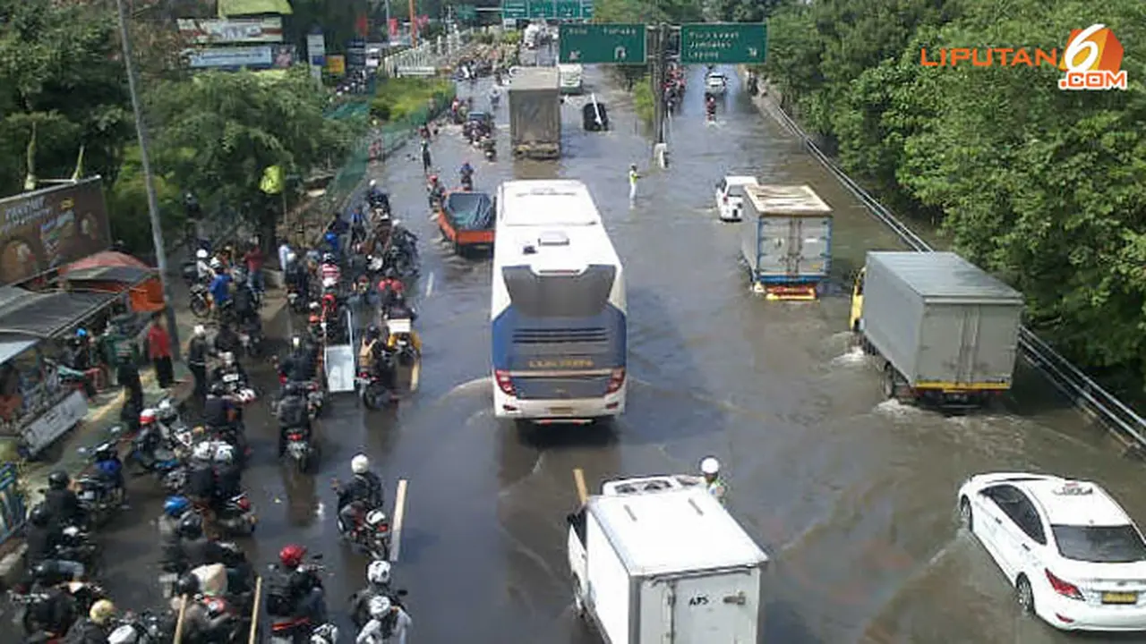 banjir-citraland-140129b.jpg