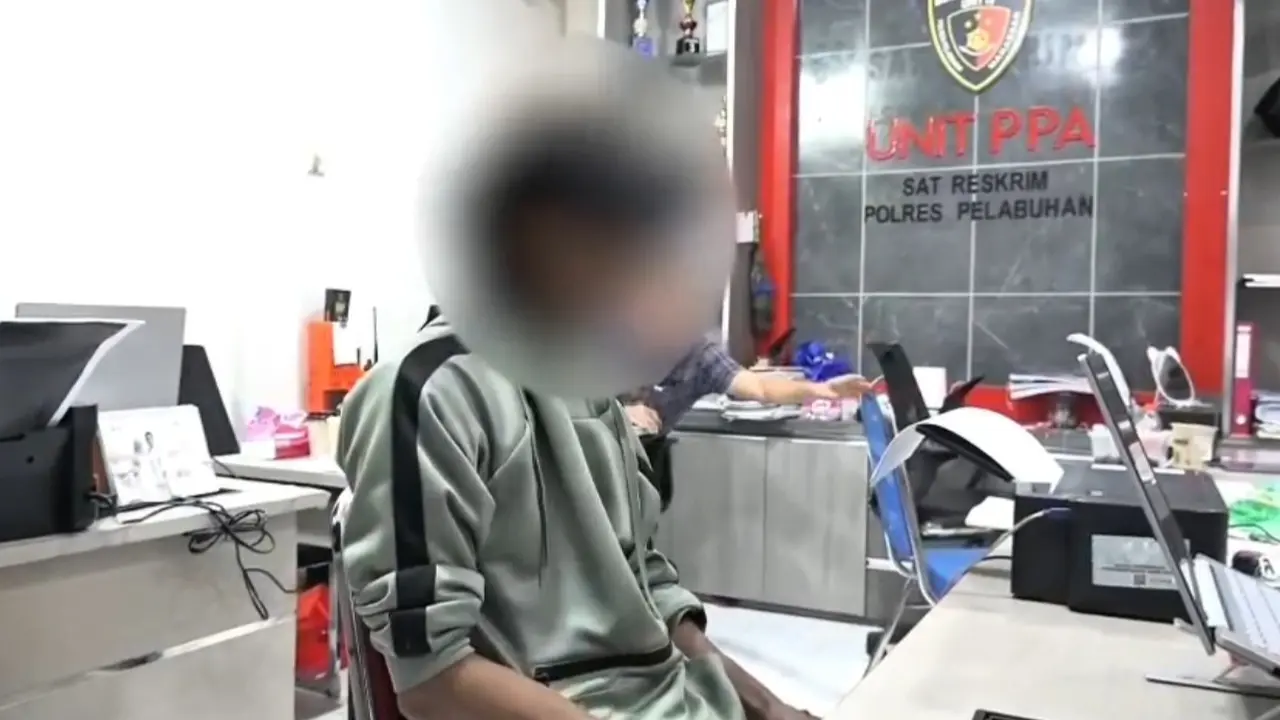 Satreskrim Polres Pelabuhan Makassar menangkap seorang pemuda berinisial SI (26) usai diduga melakukan tindak pidanan kekerasan seksual terhadap adik kandungnya sendiri.