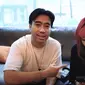 Vidi Aldiano dan Isyana Sarasvati saat ke Korea untuk workshop musik. (YouTube Vidi Aldiano)