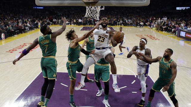 LeBron James membantu Lakers mengalahkan Celtics