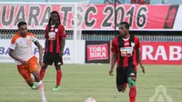 Persipura Jayapura memenangi Derby Papua melawan Perseru Serui dengan skor 1-0 pada lanjutan Torabika Soccer Championship, presented by IM3 Ooredoo, Sabtu (28/5/2016) di Stadion Mandala. (PT GTS)