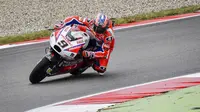 Pembalap Pramac Racing, Danilo Petrucci saat beraksi pada MotoGP Belanda 2017 di Sirkuit Assen. (AP Photo/Geert Vanden Wijngaert)