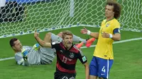 Thomas Muller merayakan golnya ke gawang Brasil saat Jerman membantai Tim Samba 7-1 di Piala Dunia 2014 (Gabriel Bouys / AFP)