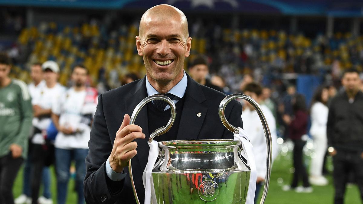 Tak Disangka! Dua Mantan Rekan Setim Zinedine Zidane Ini Masih Bermain di 2025