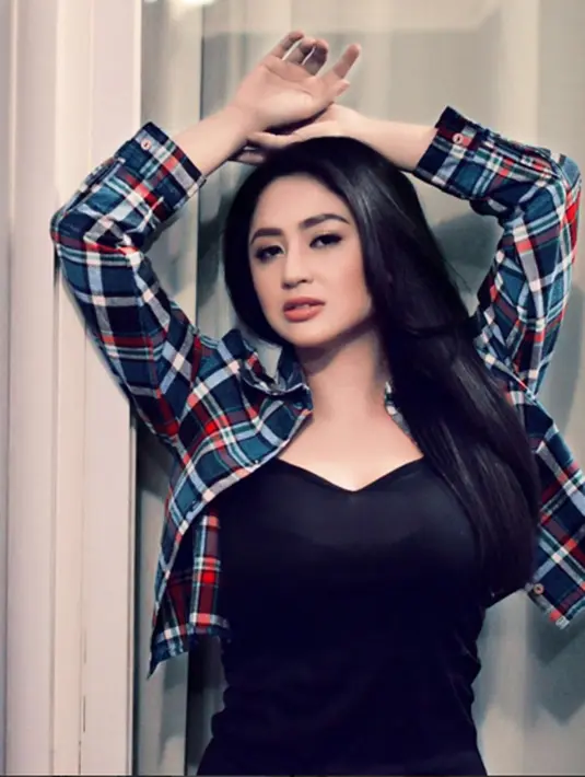 Dewi Persik. (via instagram/@dewiperssik16)