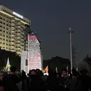 Mahasiswa Pasang Spanduk Raksasa 5 Tuntutan di Monumen Tugu Tani