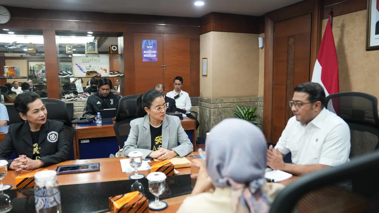 Menekraf Teuku Riefky Harsya Bertemu PARFI 1956