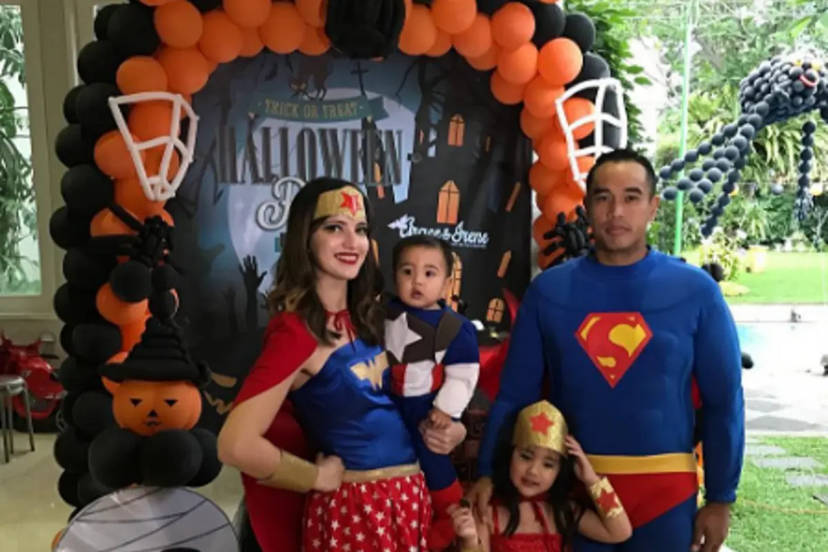 [Bintang] Nia Ramadhani dan Ardiansyah Bakrie