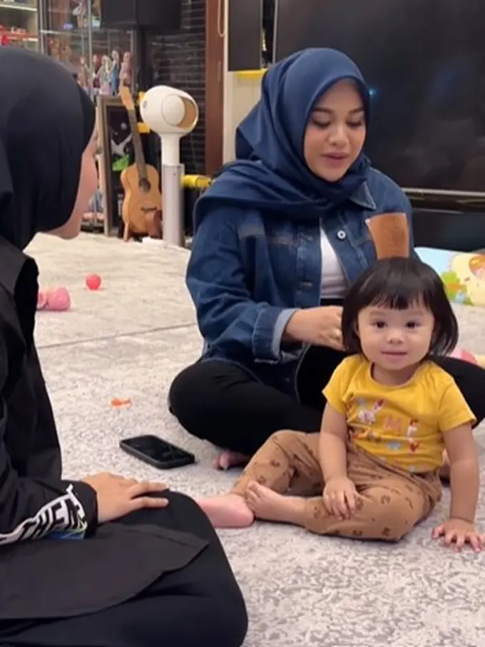 Ameena, anak Aurel dan Atta (Instagram/aurelie.hermansyah)