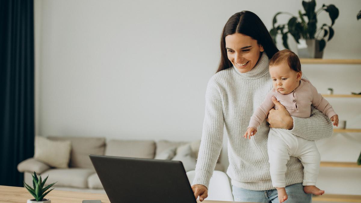 6 Tips Ibu Muda agar Tidak Merasa Bersalah Kembali Bekerja saat Anak Masih Bayi