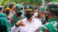 Menteri Kesehatan RI Budi Gunadi Sadikin meninjau pelaksanaan PPKM Mikro di Jakarta pada 24 Juni 2021. (Dok Kementerian Kesehatan RI)
