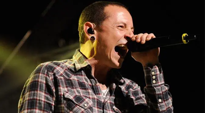 Sosok Chester Bennington yang Mencintai Keluarga