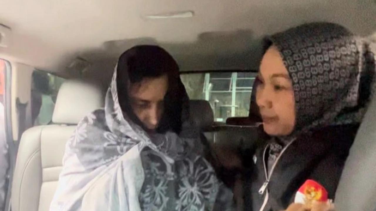 Bupati Pekalongan Fadia Arafiq Pakai Rompi Tahanan KPK