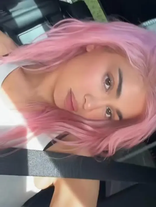 “THIS IS NOT A DRILL KING KYLIE IS BACK,” tulis penggemar.