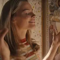 Margot Robbie dalam Once Upon A Time in Hollywood (YouTube/  Sony Pictures Entertainment)