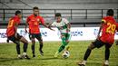 Indonesia langsung menekan sejak awal. Tiga menit babak pertama, Tim Garuda sudah punya beberapa peluang, namun belum bisa dikonversikan menjadi gol. (Bola.com/Maheswara Putra)