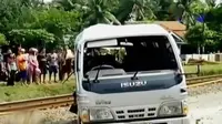 Kereta Lodaya menabrak minibus menewaskan enam orang. Sementara sejumlah pengamanan disiagakan jelang Pilkada DKI putaran kedua. (Liputan 6 SCTV)
