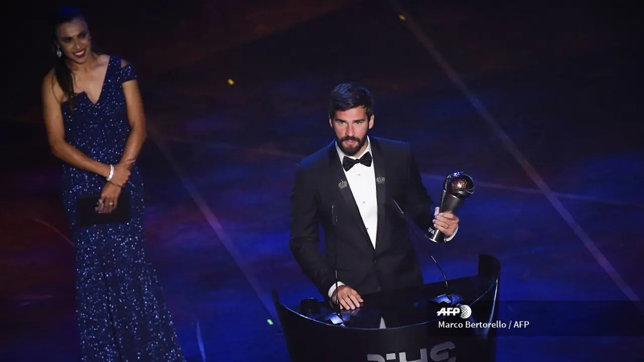Kiper Liverpool, Alisson Becker (MARCO BERTORELLO / AFP)