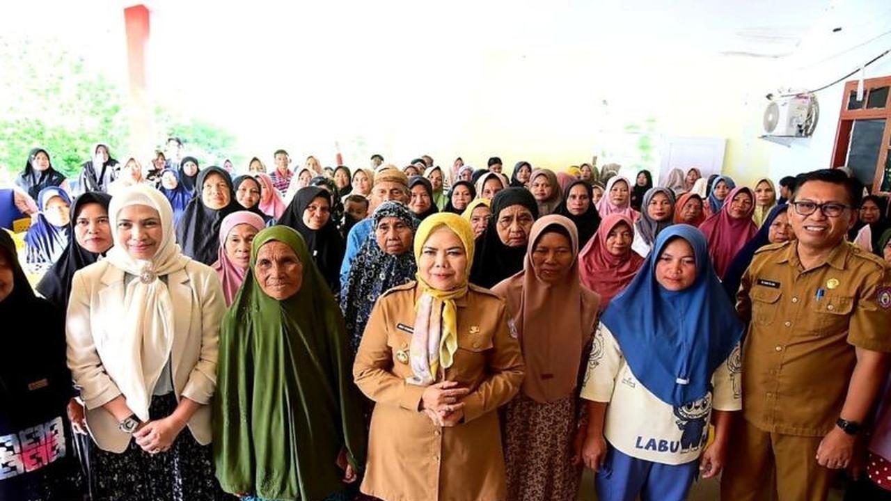 Antisipasi Gejolak Harga, Wagub Gorontalo Salurkan Bantuan Rawan Pangan di Kota Gorontalo