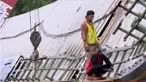 Atap gerbang Tol Cikunir 2 rentan terhadap cuaca buruk, hingga ribuan kura-kura moncong babi diamankan petugas Bandara Moses Kilangin, Papua
