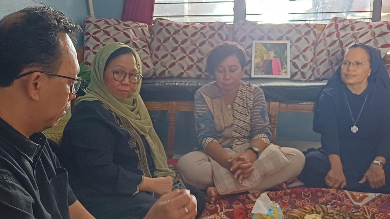 Alissa Wahid Kunjungi Keluarga Iko Juliant, Mahasiswa Unnes Meninggal Saat Demo