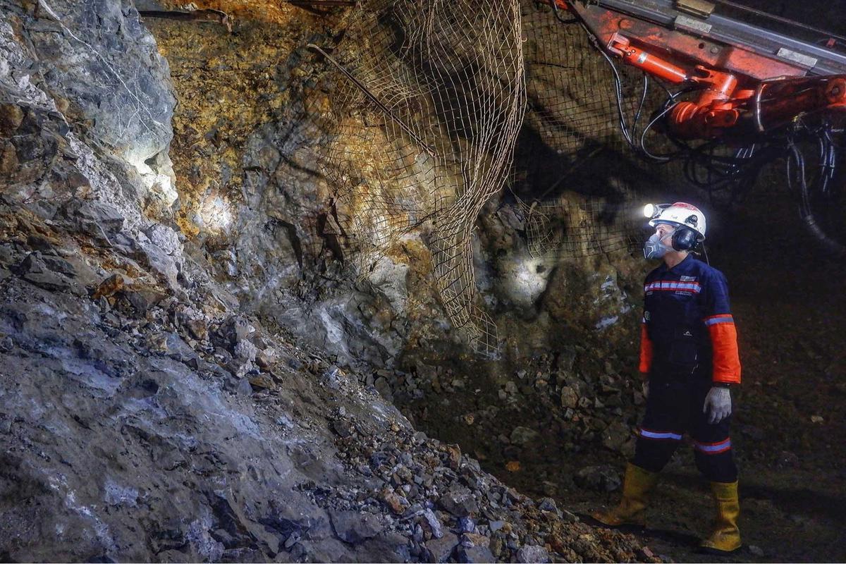 FOTO:  Melihat Aktivitas di Tambang Emas Pongkor dengan Target  1 Ton Emas